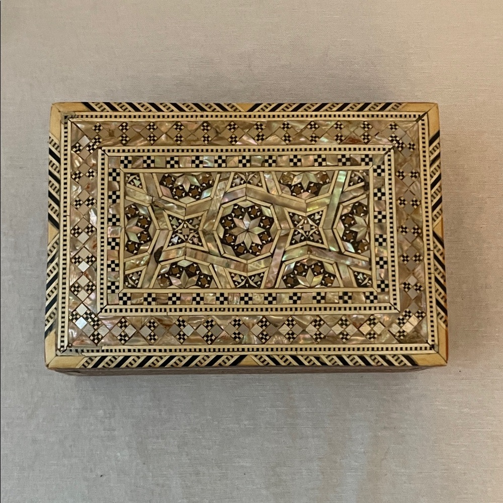 Mother of Pearl Jewelry/Trinket Box